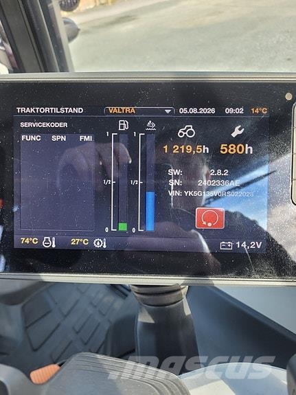 Valtra G135 Versu Laster og Fronthydraulikk Traktorer