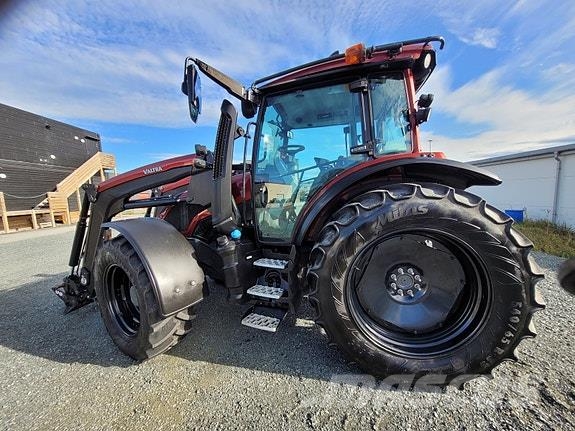Valtra G135 Versu Laster og Fronthydraulikk Traktorer