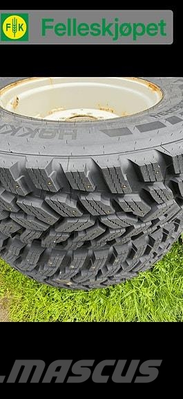 Valtra Hjul par: Nokian hakkapalita m pigg 400/80 24 Tita Ελαστικά και ζάντες