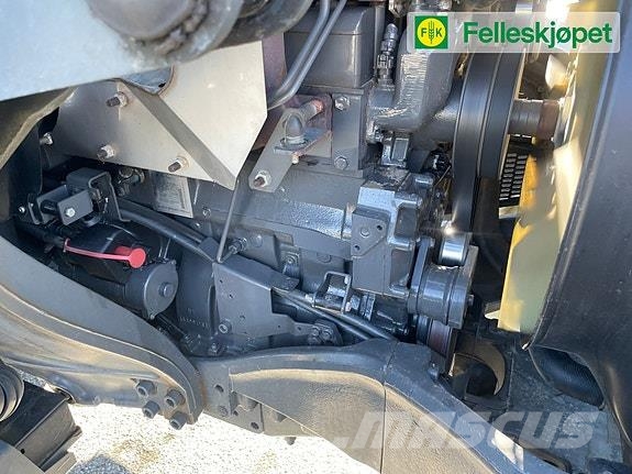 Valtra N123 med laster 50kmt Traktorer