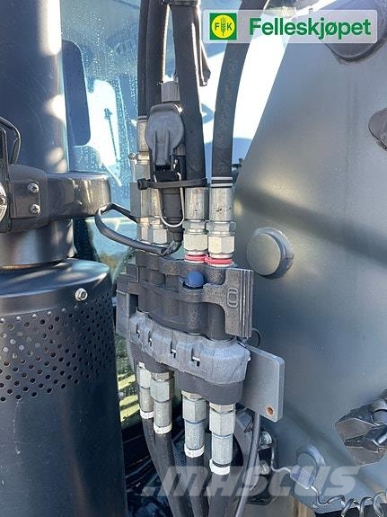Valtra N123 med laster 50kmt Traktorer