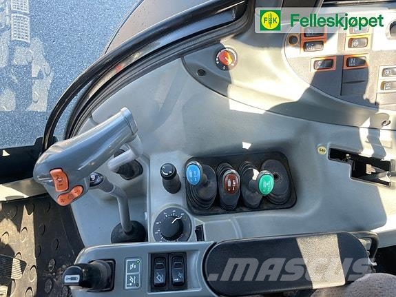 Valtra N123 med laster 50kmt Traktorer
