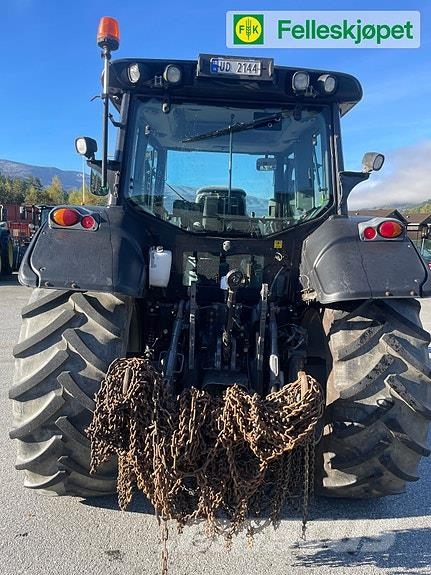 Valtra N123 med laster 50kmt Traktorer