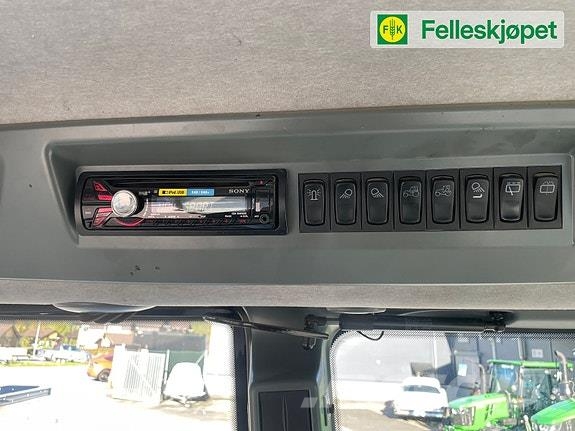 Valtra N123 med laster 50kmt Traktorer
