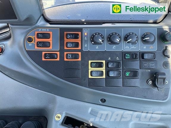 Valtra N123 med laster 50kmt Traktorer