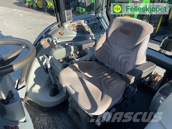 Valtra N123 med laster 50kmt Traktorer