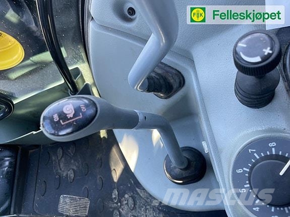 Valtra N123 med laster 50kmt Traktorer