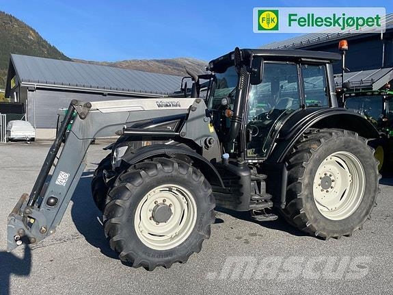 Valtra N123 med laster 50kmt Traktorer