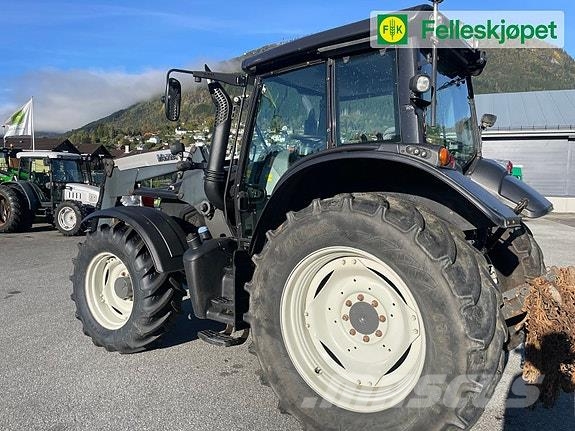 Valtra N123 med laster 50kmt Traktorer