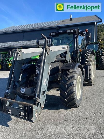 Valtra N123 med laster 50kmt Traktorer