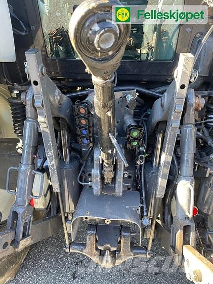 Valtra N123 med laster 50kmt Traktorer