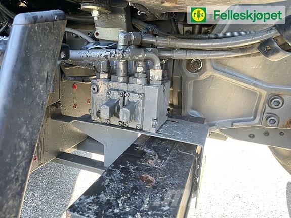 Valtra N123 med laster 50kmt Traktorer