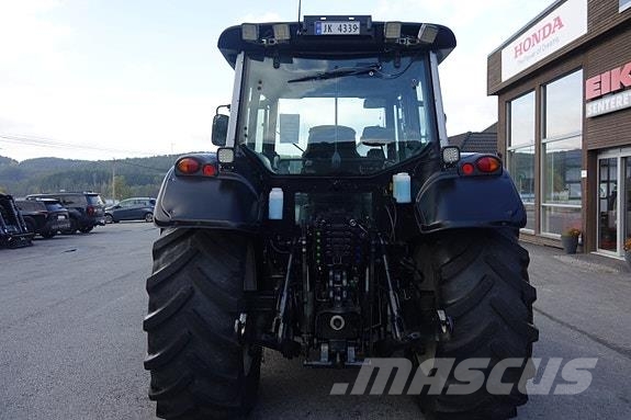 Valtra N141 Adv. Traktorji
