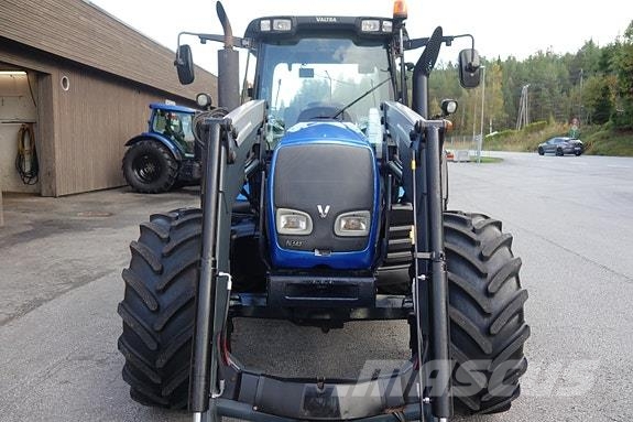 Valtra N142 Versu m/Twin Track トラクター