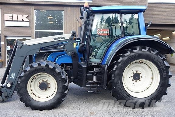 Valtra N142 Versu m/Twin Track トラクター