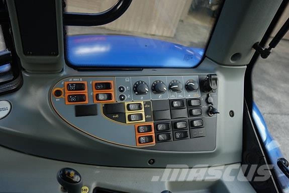 Valtra N142 Versu m/Twin Track トラクター