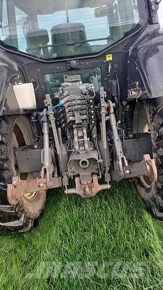 Valtra N163D Traktori