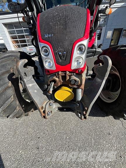 Valtra N163D m/Front PTO og bukbeskyttelse. الجرارات