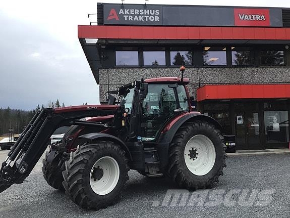 Valtra N174DST med laster og fronthydraulikk! Tratores Agrícolas usados