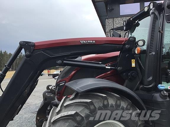 Valtra N174DST med laster og fronthydraulikk! Tratores Agrícolas usados