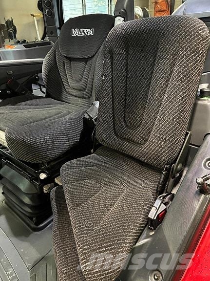 Valtra N175 Traktori