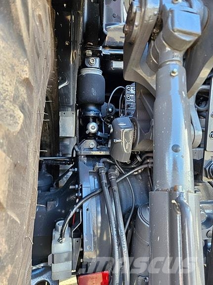 Valtra Q285 الجرارات
