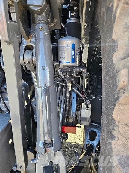 Valtra Q285 الجرارات