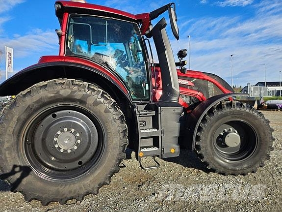 Valtra Q285 الجرارات