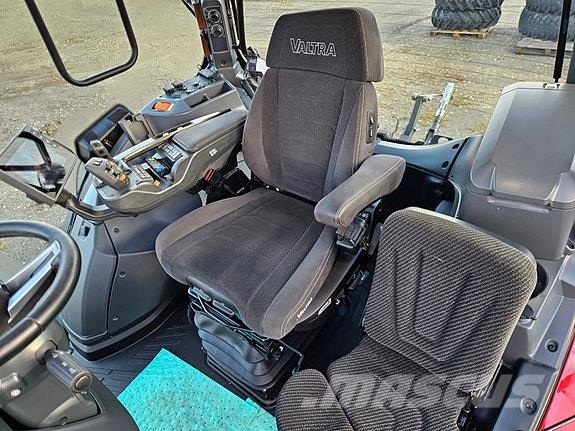 Valtra Q285 الجرارات