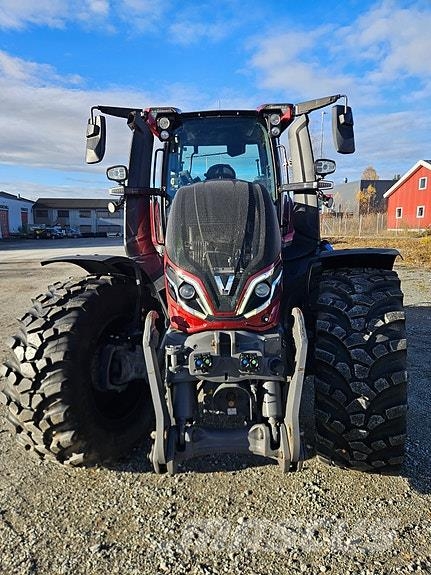 Valtra Q285 الجرارات