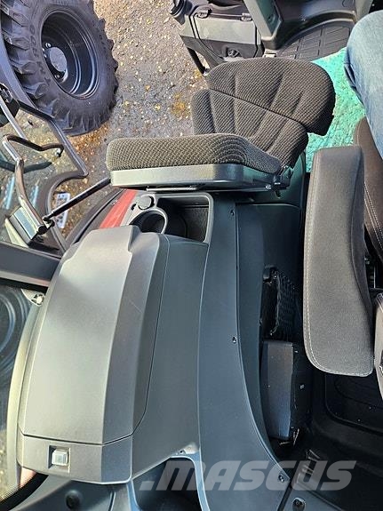 Valtra Q285 الجرارات