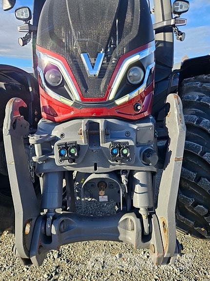 Valtra Q285 الجرارات