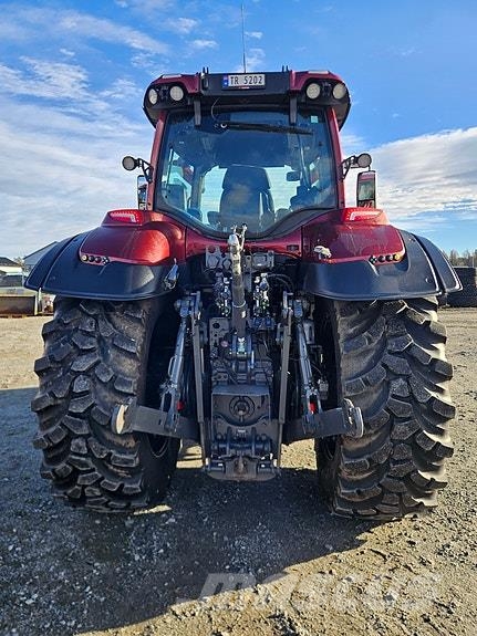 Valtra Q285 الجرارات