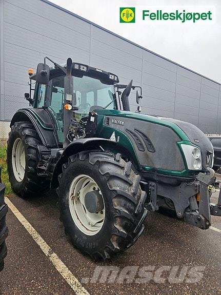 Valtra T 153 Traktorji