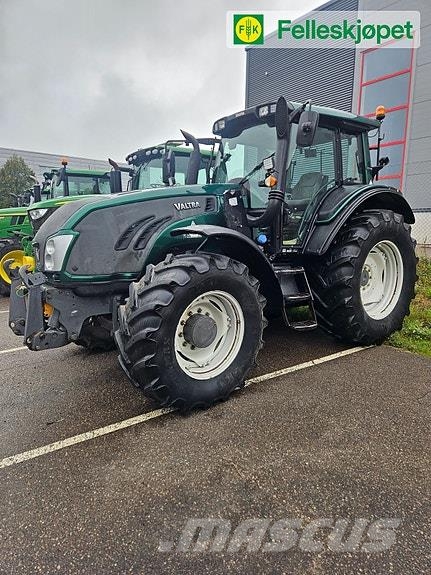 Valtra T 153 Traktorji
