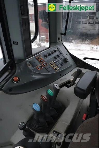 Valtra T 153 Traktorji