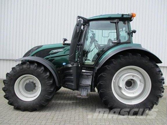 Valtra T144-255 fronthydr. Traktorer