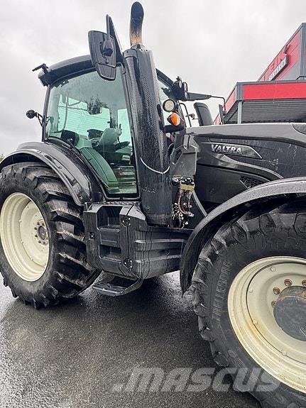 Valtra T214 Traktorer