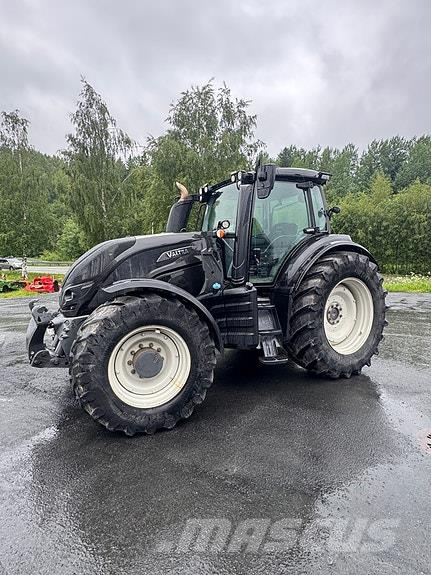Valtra T214 Traktorer