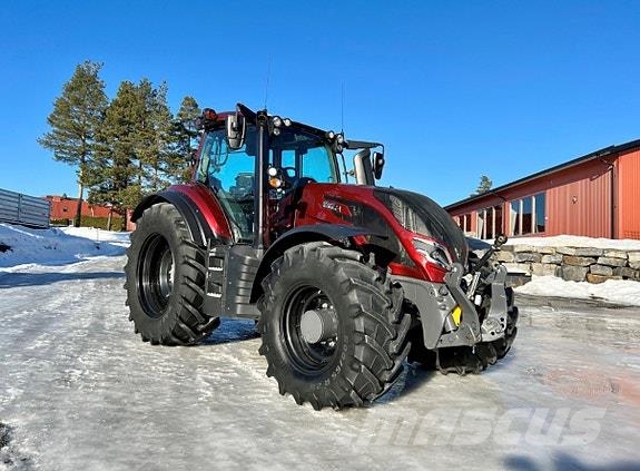 Valtra T215 Direct Unlimited Traktori