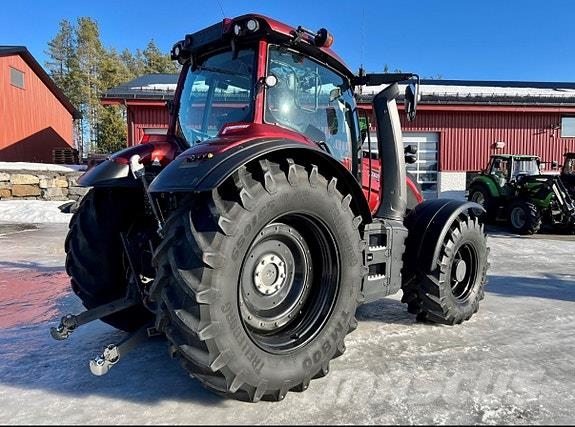 Valtra T215 Direct Unlimited Traktori