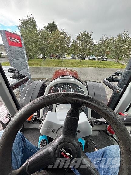 Valtra T234 Direct, fronthydraulikk, kun 3700 t. Nye dekk Tractors
