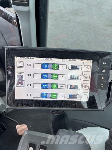 Valtra T234 Direct, fronthydraulikk, kun 3700 t. Nye dekk الجرارات