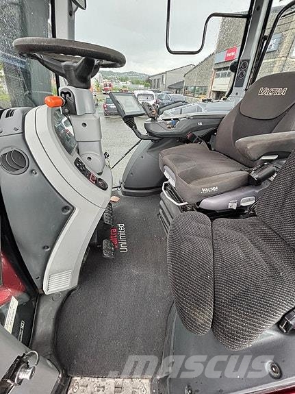 Valtra T234 Direct, fronthydraulikk, kun 3700 t. Nye dekk Tractors
