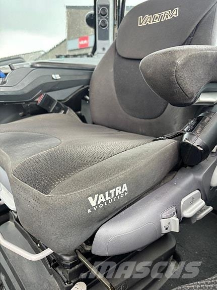 Valtra T234 Direct, fronthydraulikk, kun 3700 t. Nye dekk الجرارات