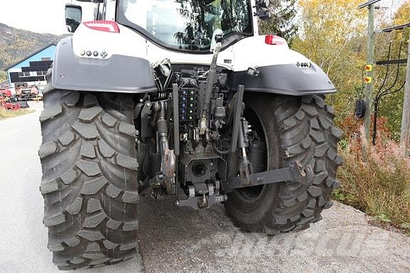 Valtra T235 Tratores Agrícolas usados