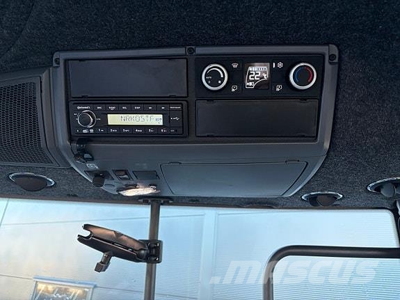 Valtra T235 D ST m/gps og fronthydraulikk Traktorer