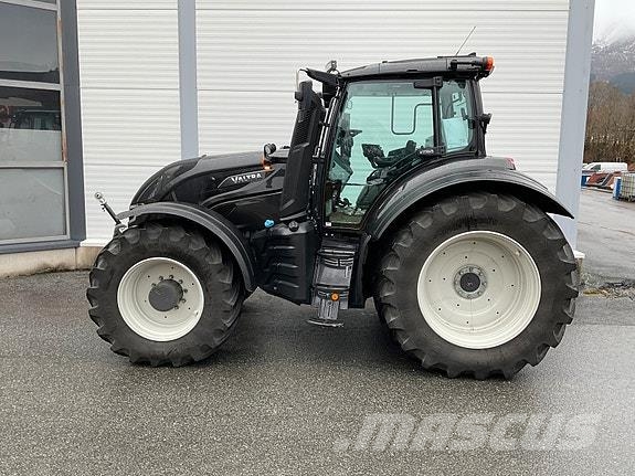 Valtra T235