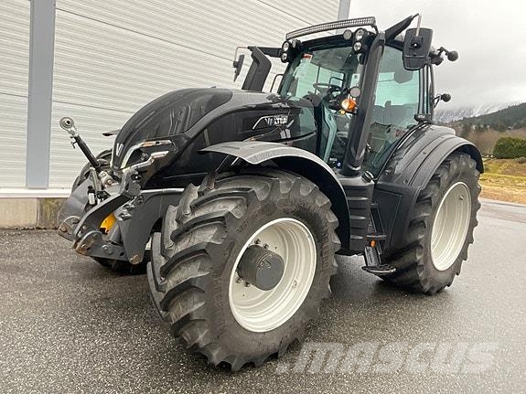 Valtra T235D Traktory