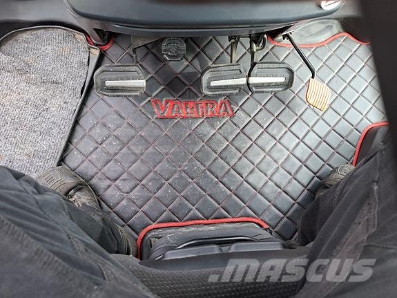 Valtra T235D Unlimited Трактори
